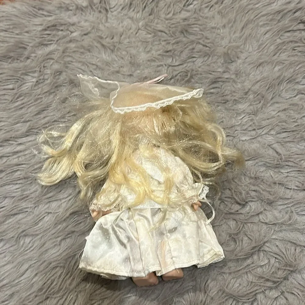Precious moments vintage 1992 bride doll‎